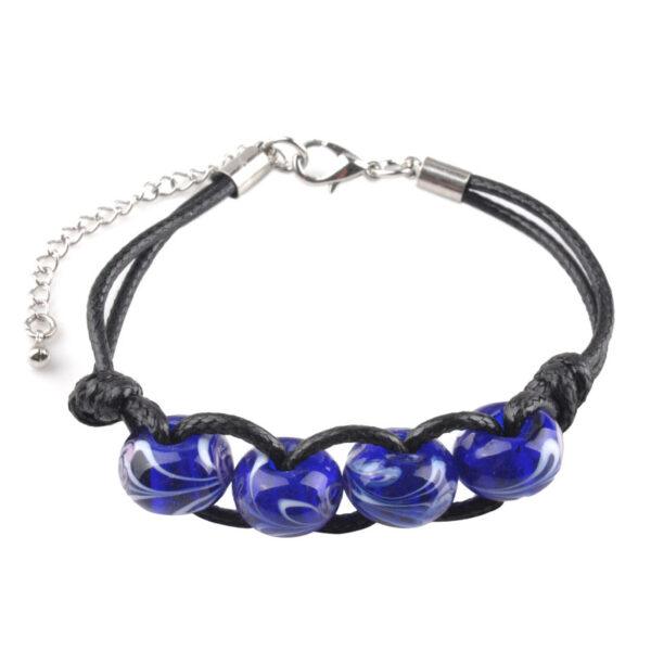 Armband met waxkoord en 4 donker blauwe glaskralen – Murano Style | Verstelbaar & Elegant
